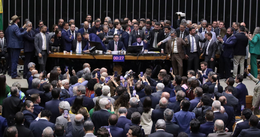 Motta envia pedido de afastamento de 15 deputados após motim na Câmara